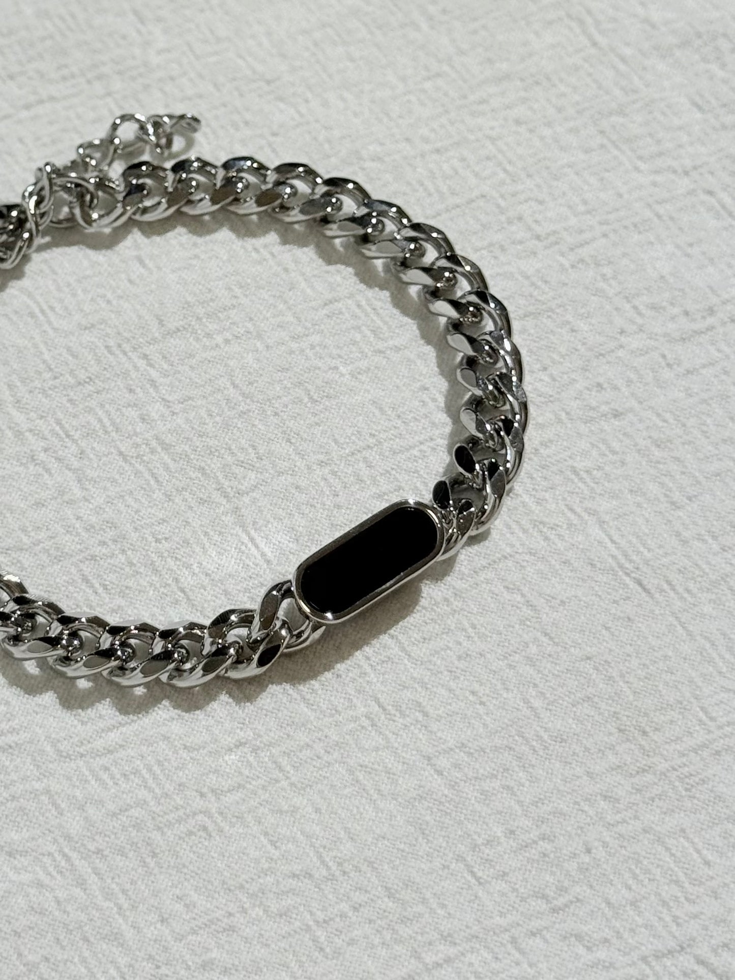 Lizz - OnyxTrace Bracelet