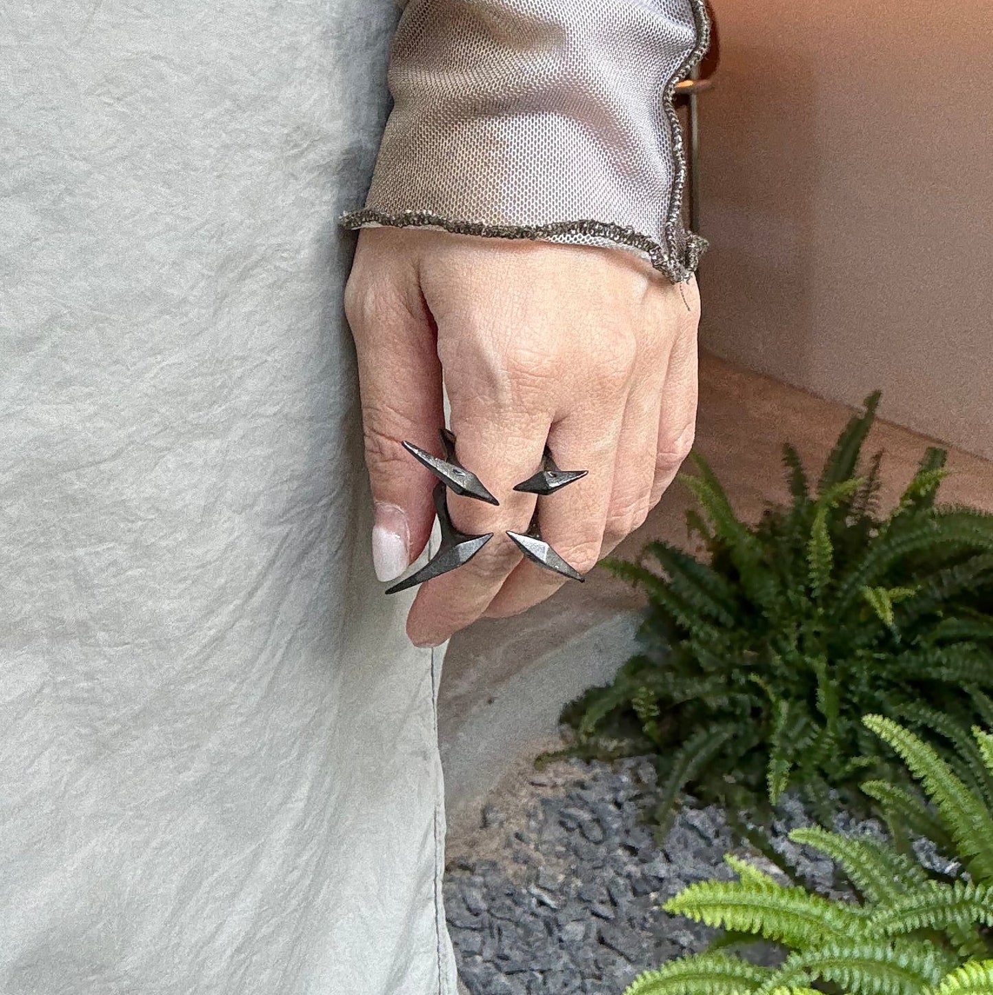 Midnight Thorn Ring