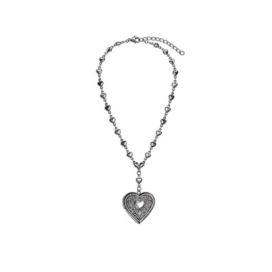 Lizz - Heartloom Necklace