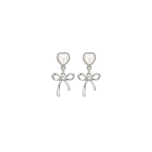 Coquette Pearl Earring